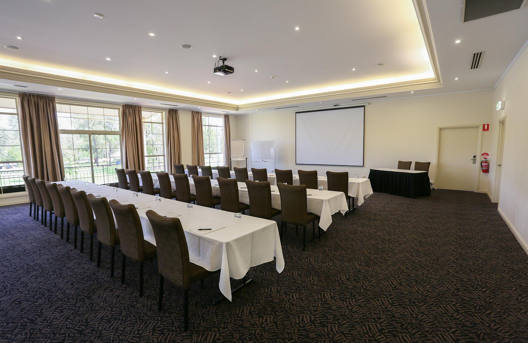Best Western Plus Hovell Tree Inn Олбери Экстерьер фото