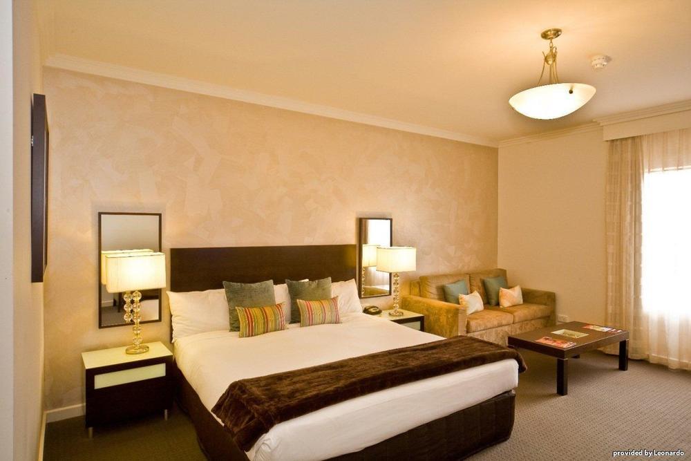 Best Western Plus Hovell Tree Inn Олбери Номер фото