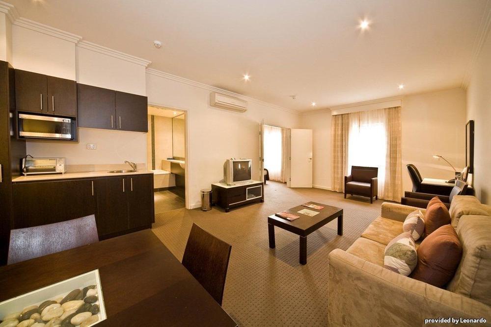 Best Western Plus Hovell Tree Inn Олбери Номер фото