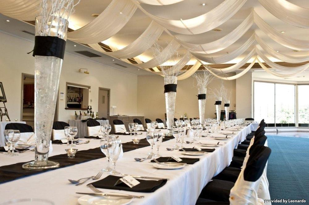 Best Western Plus Hovell Tree Inn Олбери Ресторан фото