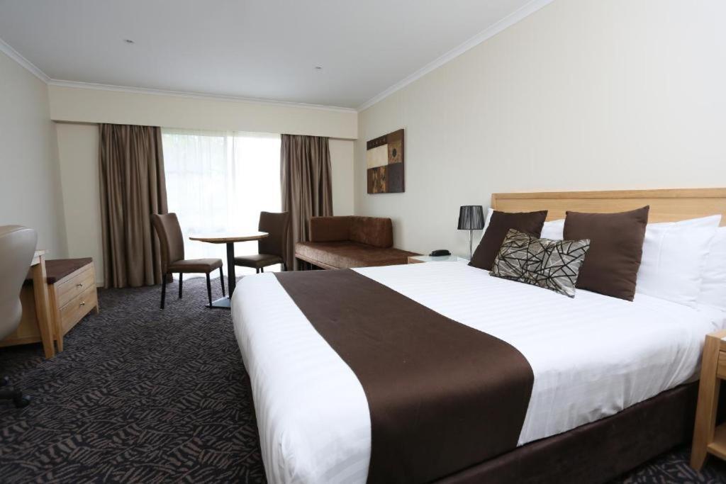 Best Western Plus Hovell Tree Inn Олбери Экстерьер фото