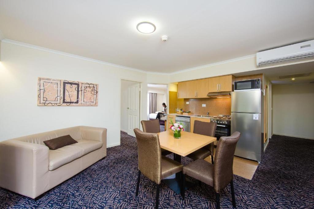Best Western Plus Hovell Tree Inn Олбери Экстерьер фото