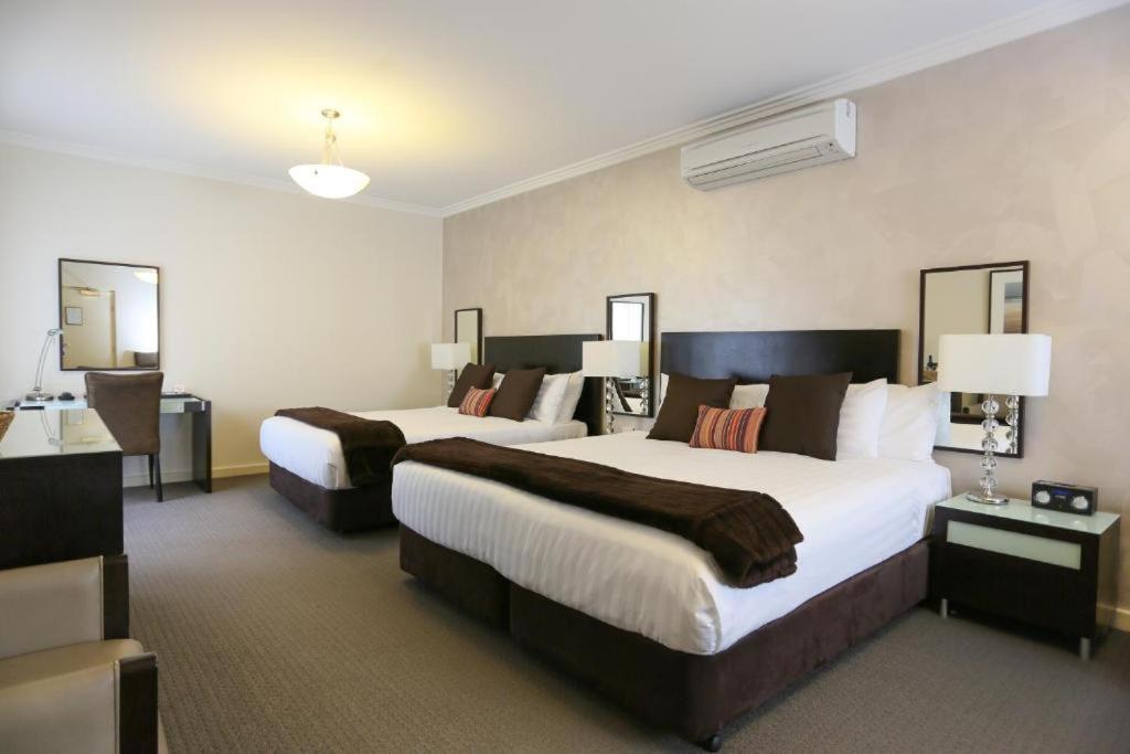 Best Western Plus Hovell Tree Inn Олбери Экстерьер фото