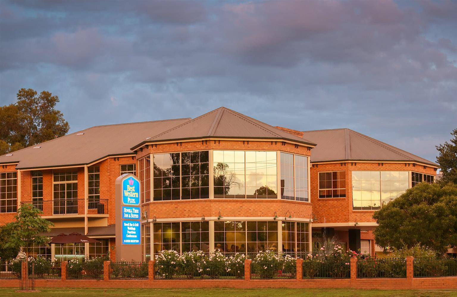 Best Western Plus Hovell Tree Inn Олбери Экстерьер фото