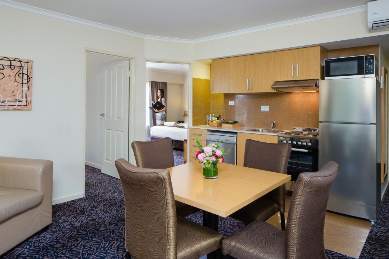 Best Western Plus Hovell Tree Inn Олбери Экстерьер фото